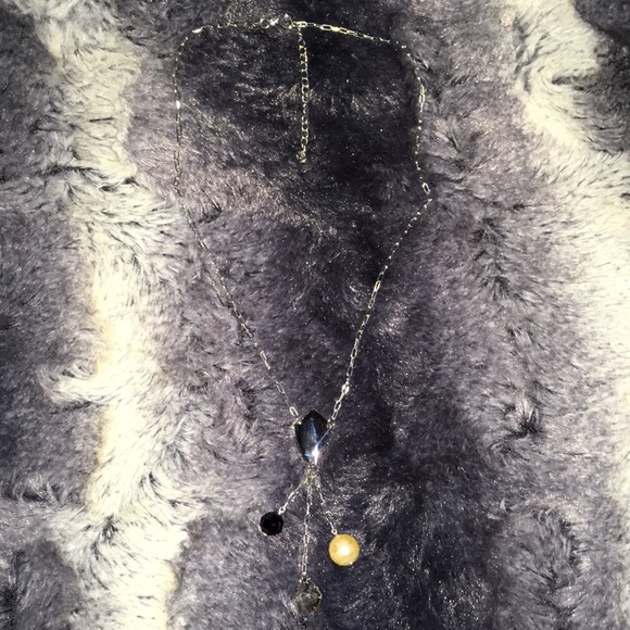 Misaki X-treme Lustre Pearl and Silver Necklace - Picture 3 of 4